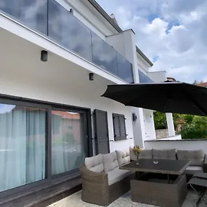  Apartment Tasha