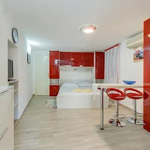 Leila Apartman